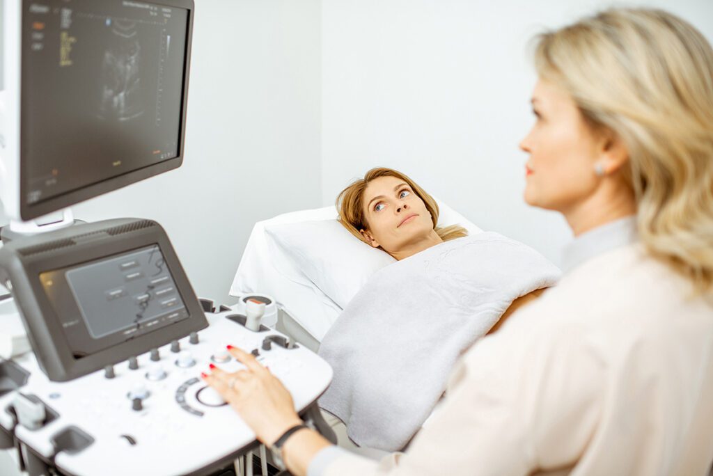 Doctor doing ultrasound scan for pregnant woman.png